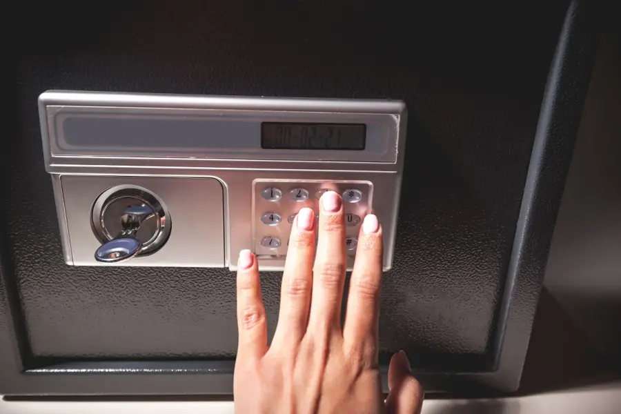 Cassaforte bloccata: come agire e a chi rivolgersi?